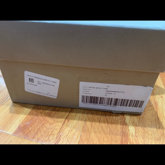 Burberry shoes - Picture 6 of 7